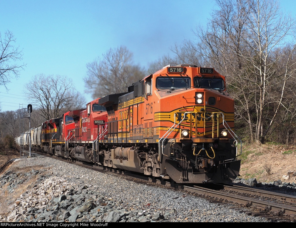 BNSF 5716